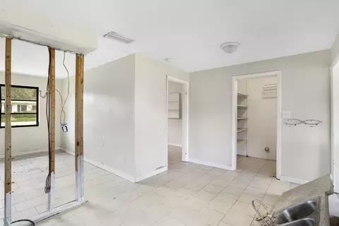 Entry Way - 5442 2nd St, Saint Augustine, FL 32080 photo 1 of 2