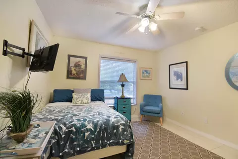 Bedroom - 1711 Old Beach Rd, Saint Augustine, FL 32080 photo 5 of 6