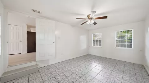 Living - 134 Shores Blvd, Saint Augustine, FL 32086 photo 2 of 3