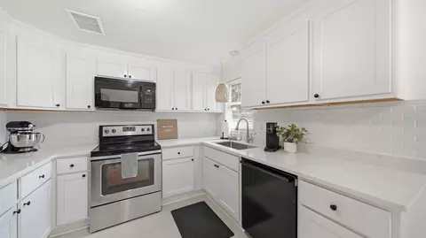 Kitchen - 134 Shores Blvd, Saint Augustine, FL 32086 photo 2 of 4