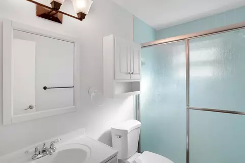 Bath - 477 Sardina St, Saint Augustine, FL 32086 photo 3 of 4