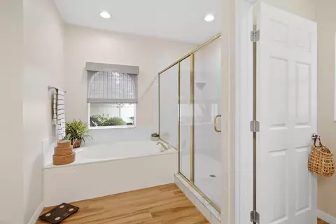 Bath - 667 E Bianca Cir, Saint Augustine, FL 32086 photo 2 of 3