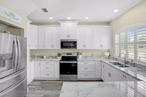 Kitchen - 5501 Sunset Landing Cir, Saint Augustine, FL 32080 photo 2 of 4