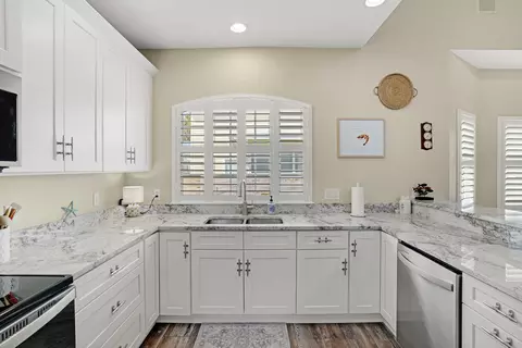 Kitchen - 5501 Sunset Landing Cir, Saint Augustine, FL 32080 photo 4 of 4