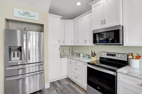 Kitchen - 5501 Sunset Landing Cir, Saint Augustine, FL 32080 photo 3 of 4