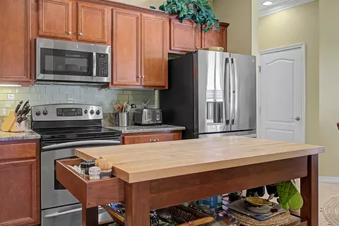 Kitchen - 2206 Makarios Dr, Saint Augustine Beach, FL 32080 photo 5 of 10