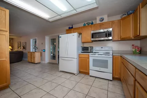Kitchen - 4002 Shore Dr, Saint Augustine, FL 32086 photo 3 of 7