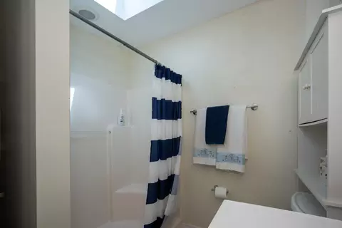 Bath - 4002 Shore Dr, Saint Augustine, FL 32086 photo 10 of 11