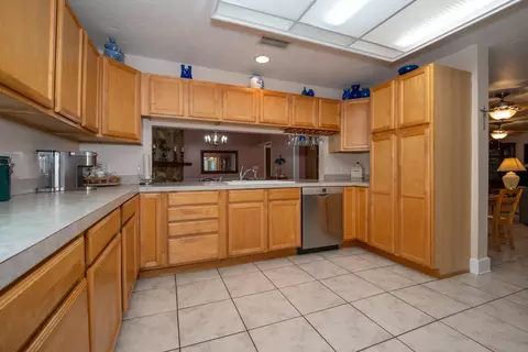 Kitchen - 4002 Shore Dr, Saint Augustine, FL 32086 photo 4 of 7