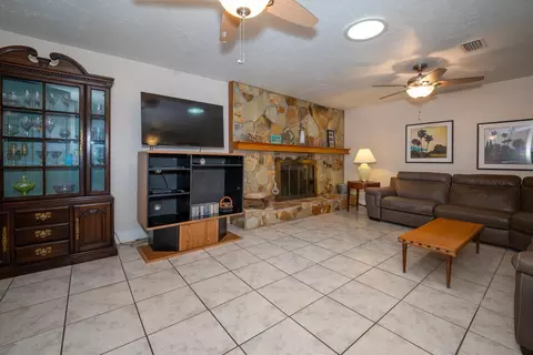 Living - 4002 Shore Dr, Saint Augustine, FL 32086 photo 2 of 6