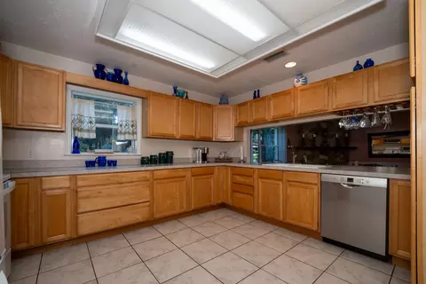 Kitchen - 4002 Shore Dr, Saint Augustine, FL 32086 photo 1 of 7