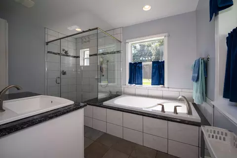 Bath - 4002 Shore Dr, Saint Augustine, FL 32086 photo 4 of 11