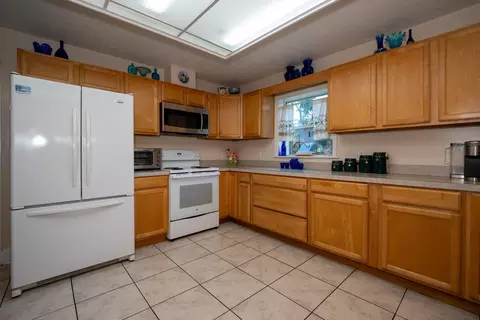Kitchen - 4002 Shore Dr, Saint Augustine, FL 32086 photo 2 of 7