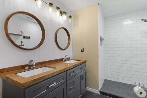 Bath - 247 Boulevard Des Pins, Saint Augustine, FL 32080 photo 1 of 6