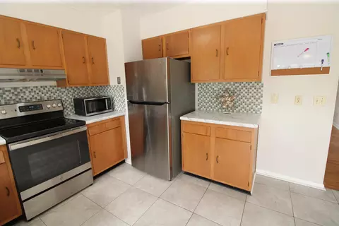Kitchen - 302 Shore Dr, Saint Augustine, FL 32086 photo 4 of 4