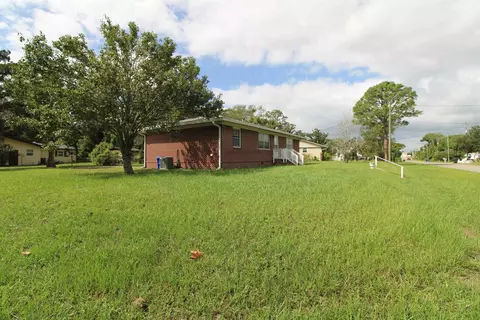 Exterior - 302 Shore Dr, Saint Augustine, FL 32086 photo 3 of 5