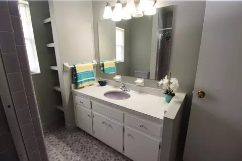 Bath - 302 Shore Dr, Saint Augustine, FL 32086 photo 2 of 4