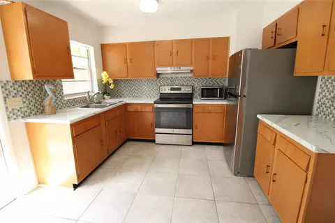 Kitchen - 302 Shore Dr, Saint Augustine, FL 32086 photo 1 of 4