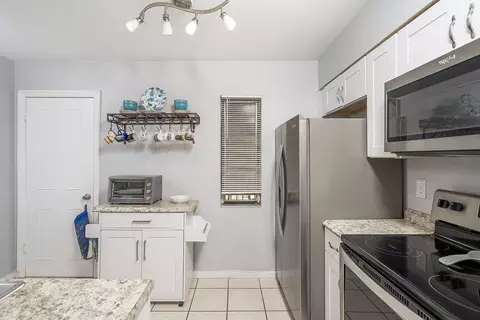 Kitchen - 600 Domenico Cir #E4, Saint Augustine, FL 32086 photo 3 of 4