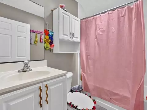 Bath - 496 Lakeshore Dr, Saint Augustine, FL 32095 photo 4 of 5
