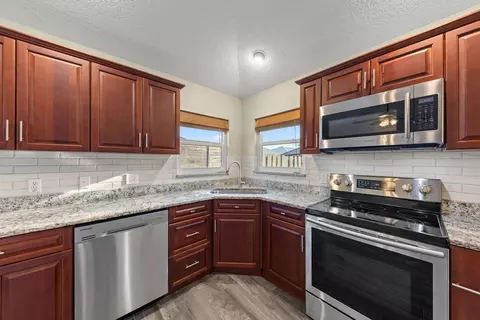 Kitchen - 380 Trade Wind Ln, Saint Augustine, FL 32080 photo 2 of 8