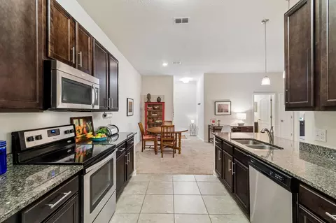 Kitchen - 1017 Golden Lake Loop, Saint Augustine, FL 32084 photo 10 of 11