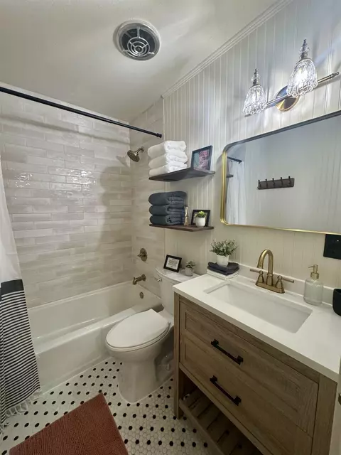 Bath - 22 Comares Ave #6C, Saint Augustine, FL 32080 photo 3 of 5