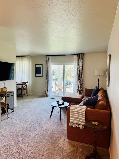 Living - 22 Comares Ave #6C, Saint Augustine, FL 32080 photo 5 of 7