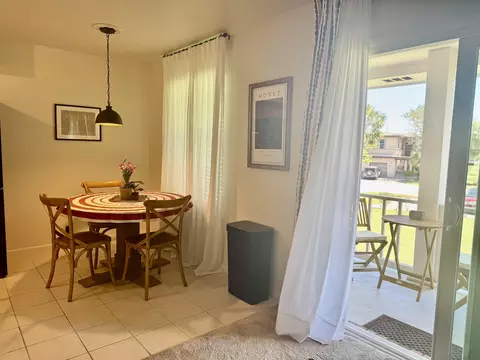 Dining - 22 Comares Ave #6C, Saint Augustine, FL 32080 photo 3 of 3