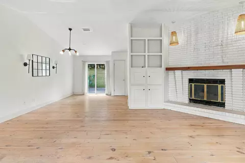 Living - 444 Gerona Rd, Saint Augustine, FL 32086 photo 2 of 8