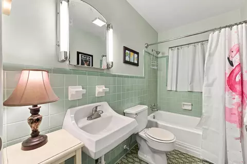 Bath - 44 Sylvan Dr, Saint Augustine, FL 32084 photo 1 of 2