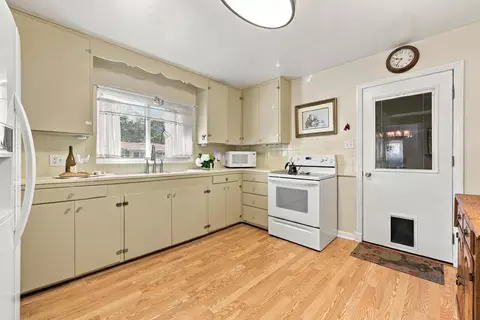 Kitchen - 44 Sylvan Dr, Saint Augustine, FL 32084 photo 1 of 5