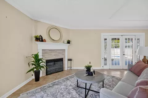 Living - 184 Marsh Island Cir, St Augustine, FL 32096 photo 2 of 4
