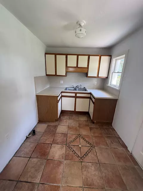 Kitchen - 29 Dufferin St UNIT B, Saint Augustine, FL 32084 photo 2 of 2