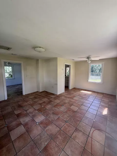 Living - 29 Dufferin St UNIT B, Saint Augustine, FL 32084 photo 1 of 2