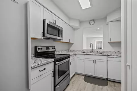 Kitchen - 9 Moultrie Creek Cir, Saint Augustine, FL 32086 photo 2 of 3