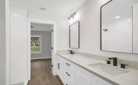 Bath - 4705 Avenue B, Saint Augustine, FL 32095 photo 2 of 3