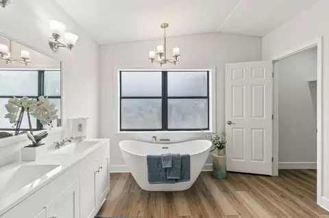 Bath - 1301 Hernandez Blvd, Saint Augustine, FL 32080 photo 2 of 6
