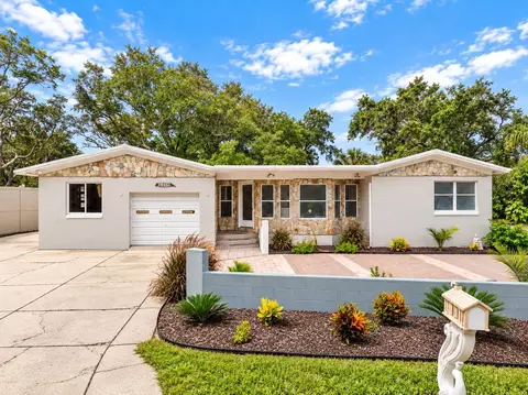 Exterior - 1301 Hernandez Blvd, Saint Augustine, FL 32080 photo 2 of 7