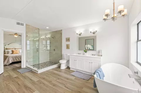 Bath - 1301 Hernandez Blvd, Saint Augustine, FL 32080 photo 3 of 6
