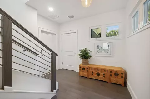 Entry Way - 148 Oneida St, Saint Augustine, FL 32084 photo 3 of 6