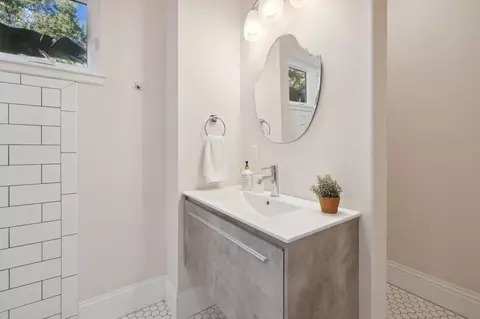 Bath - 148 Oneida St, Saint Augustine, FL 32084 photo 2 of 3