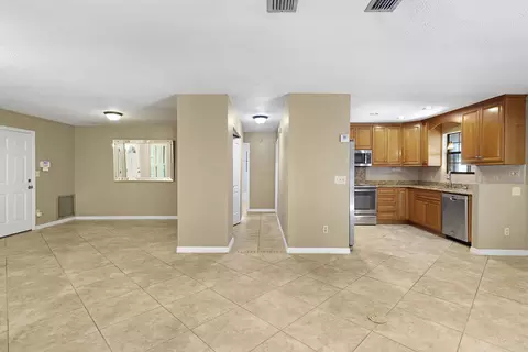 Living - 604 San Jose Rd, Saint Augustine, FL 32086 photo 6 of 8