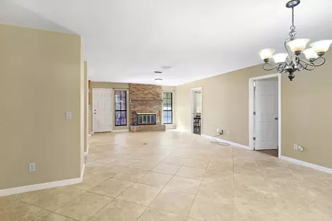 Living - 604 San Jose Rd, Saint Augustine, FL 32086 photo 2 of 8