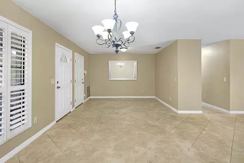 Living - 604 San Jose Rd, Saint Augustine, FL 32086 photo 4 of 8