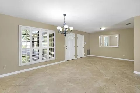 Living - 604 San Jose Rd, Saint Augustine, FL 32086 photo 5 of 8