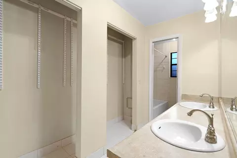 Bath - 604 San Jose Rd, Saint Augustine, FL 32086 photo 3 of 4