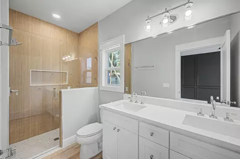 Bath - 1016 W 15th St, Saint Augustine, FL 32084 photo 1 of 2