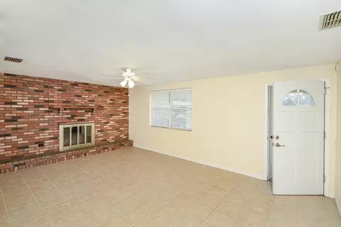 Living - 260 Trillo St, Saint Augustine, FL 32086 photo 3 of 5