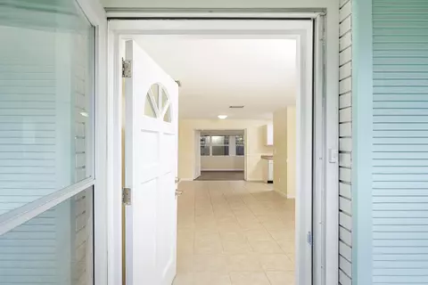 Entry Way - 260 Trillo St, Saint Augustine, FL 32086 photo 1 of 2